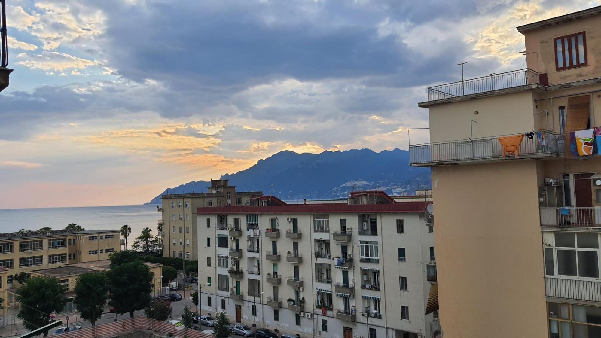 Amalfi Coast Comfort Apartment Salerno Exterior photo